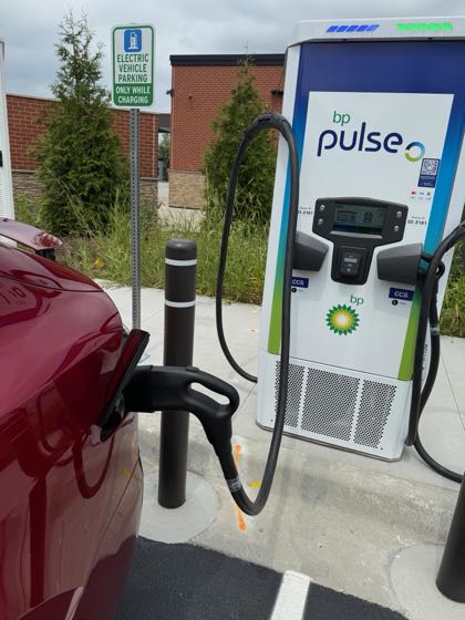 EV charger at Thorntons S Weber Road, Bolingbrook, IL