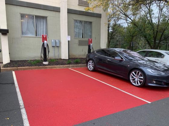 EV charger at Doubletree Hilton Hotel (1)