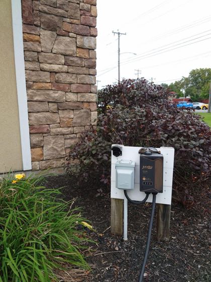 EV charger at Glennpeter Jewelers