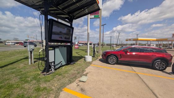 EV charger at Quick Save Quinlan