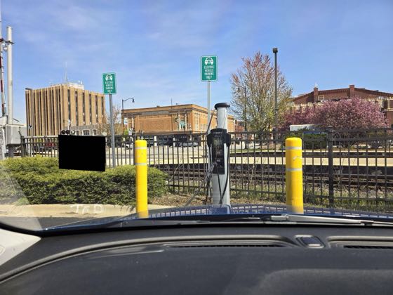 EV charger at Des Plaines Metra