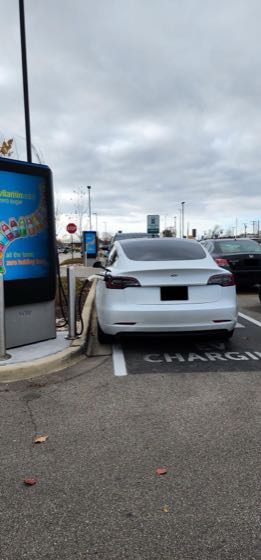 EV charger at Sawmill Station - Kohl's