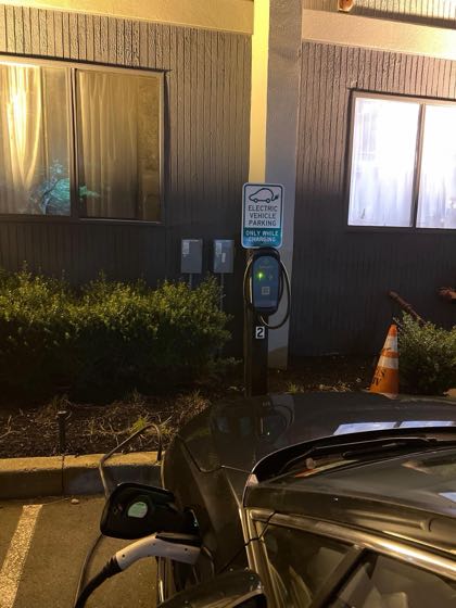 EV charger at Doubletree Hilton Hotel (2)